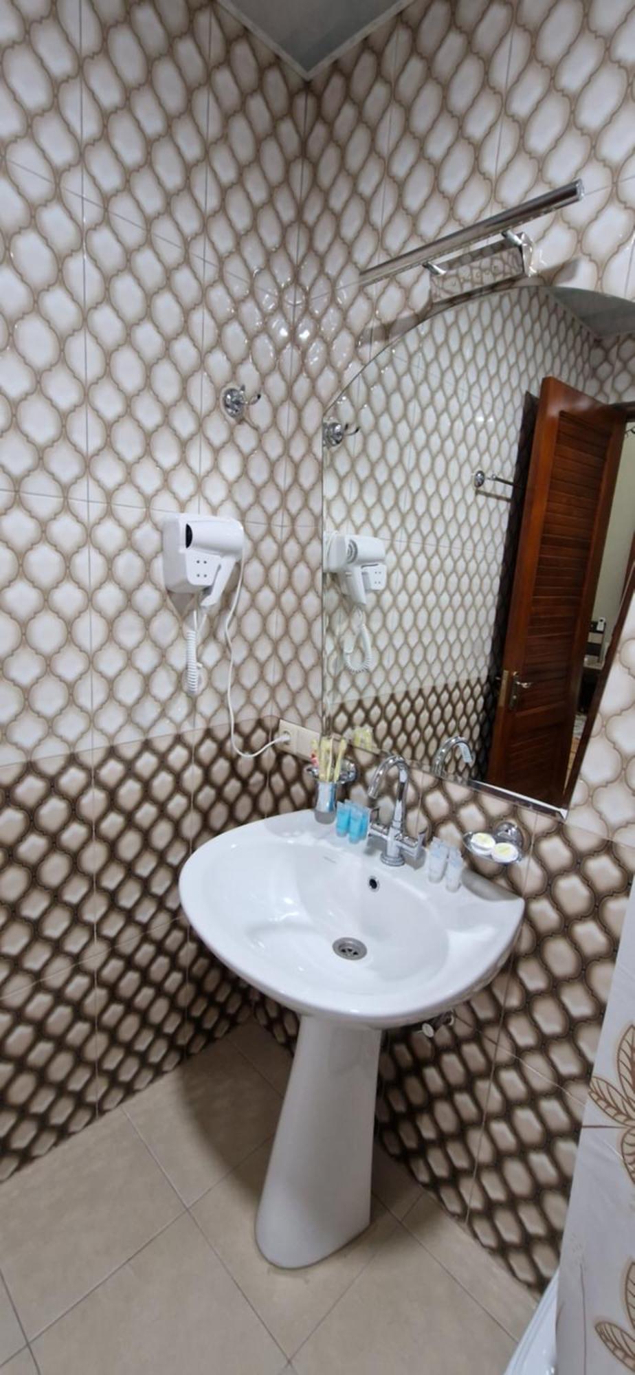 Hotel Villa Кутаиси Экстерьер фото